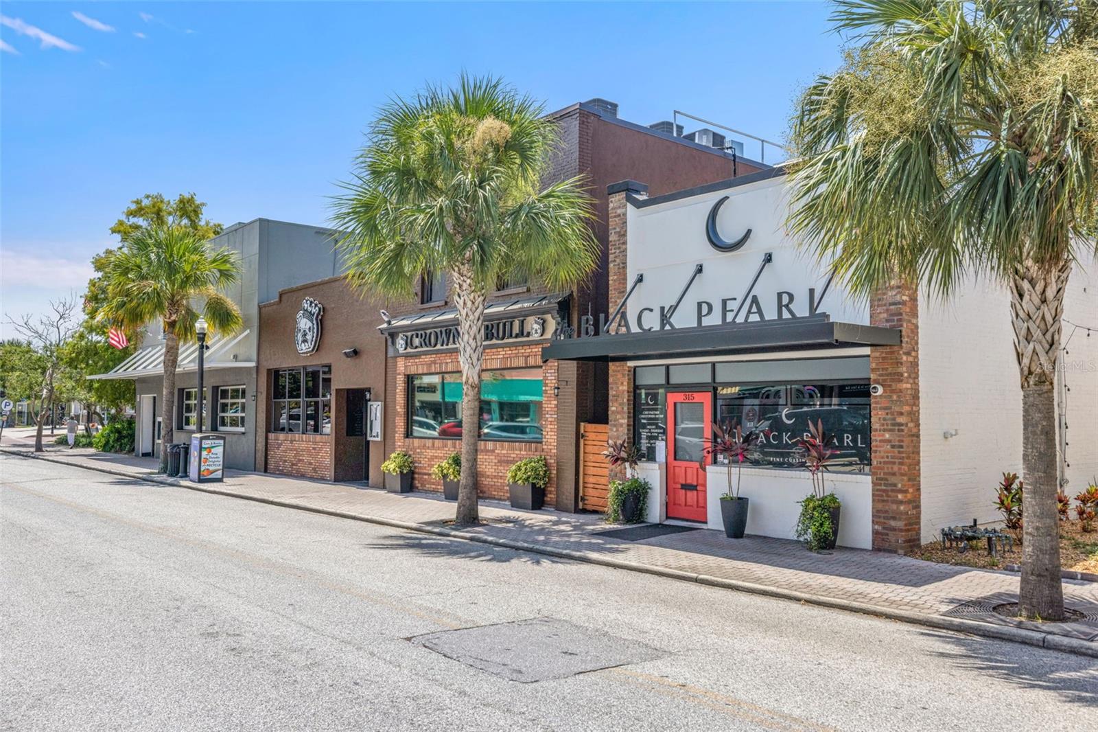 DOUGLAS ARMS - Residential