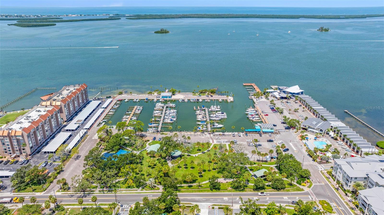 DOUGLAS ARMS - Residential