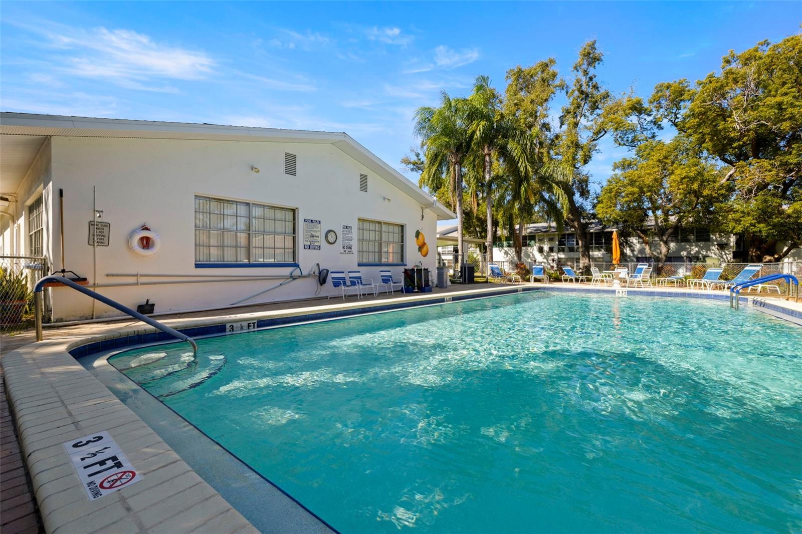 DOUGLAS ARMS - Residential