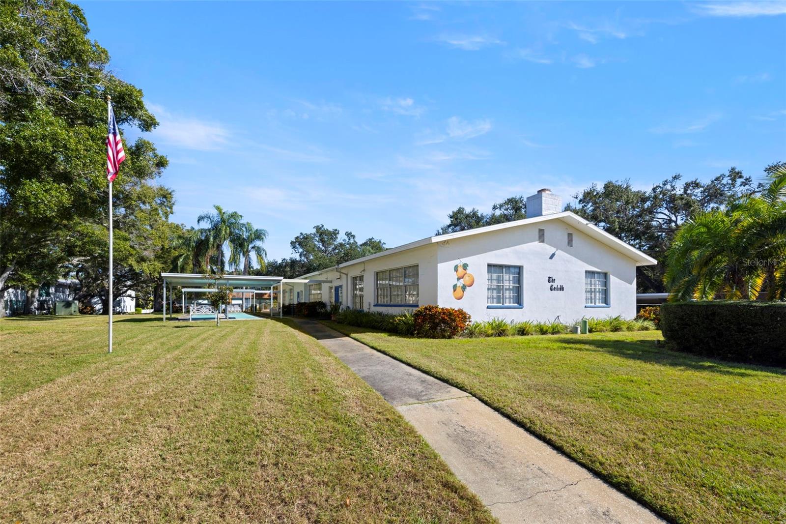 DOUGLAS ARMS - Residential