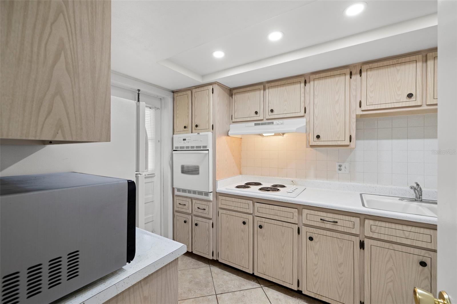 DOUGLAS ARMS - Residential