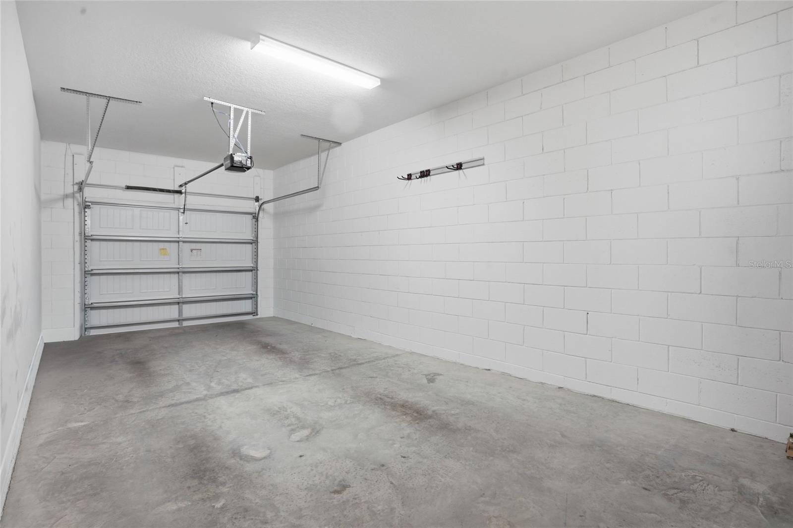 OAKTREE POINTE VILLAS - Residential