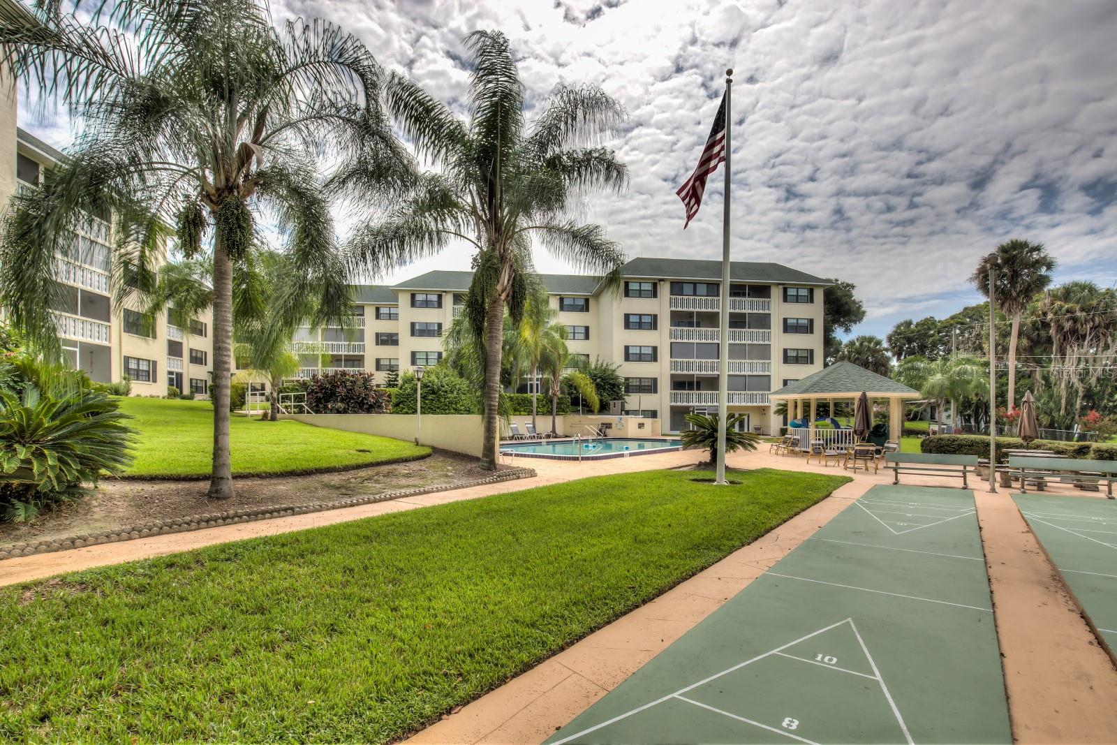 MOUNT DORA SOUTHERN OAKS CONDO - Residential