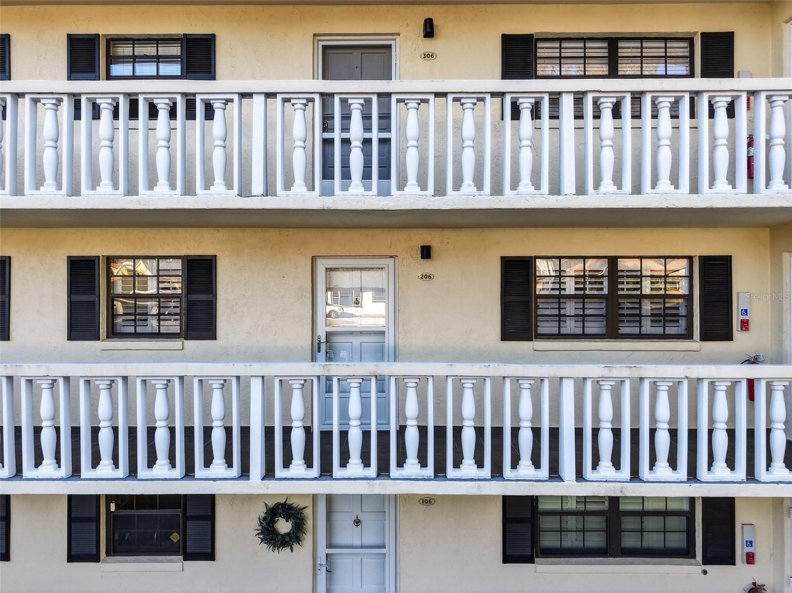 MOUNT DORA SOUTHERN OAKS CONDO - Residential