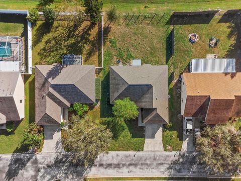 A home in WINTER HAVEN