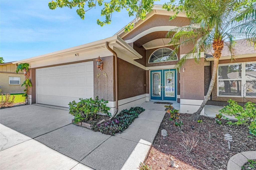 Photo of 3006 Sprawling Oaks Place, Valrico, FL 33596 (MLS # TB8497543)