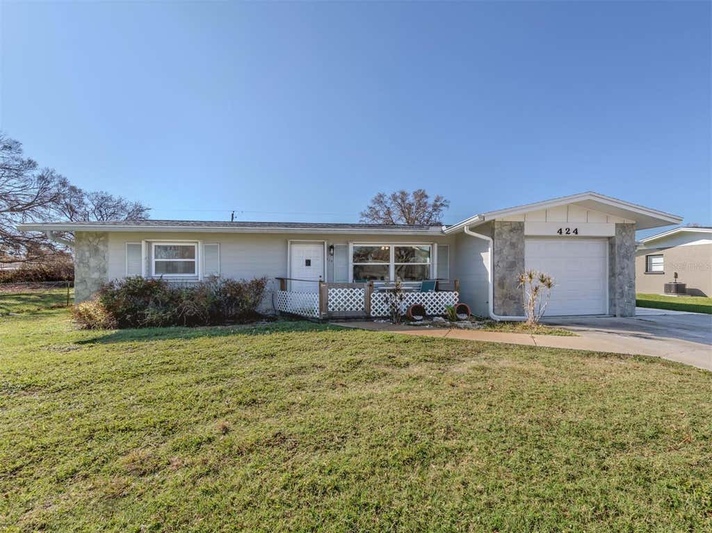 Photo of 424 Center Road, Venice, FL 34285 (MLS # N6145318)