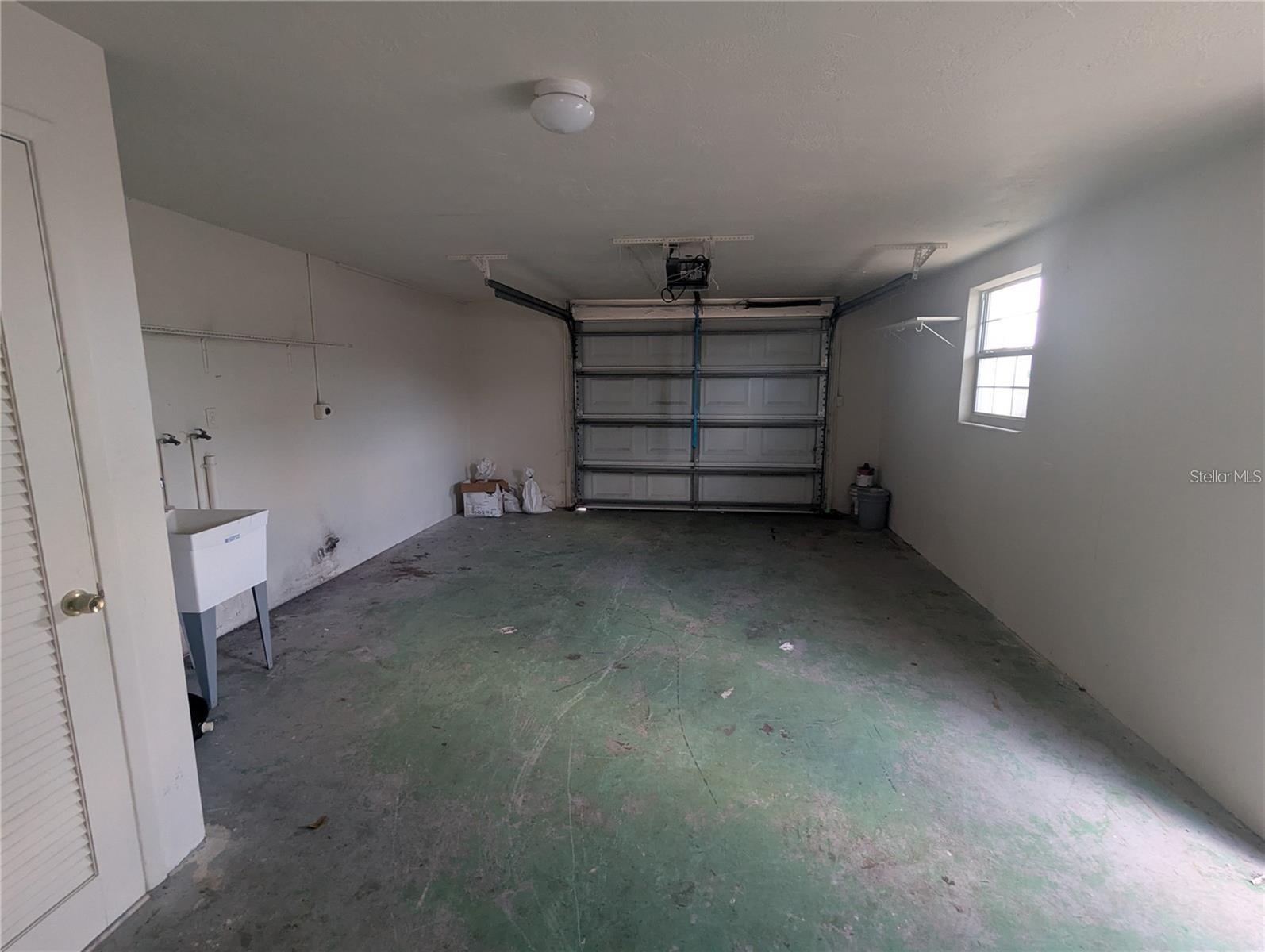 TAHITIAN HOMES - Residential Lease