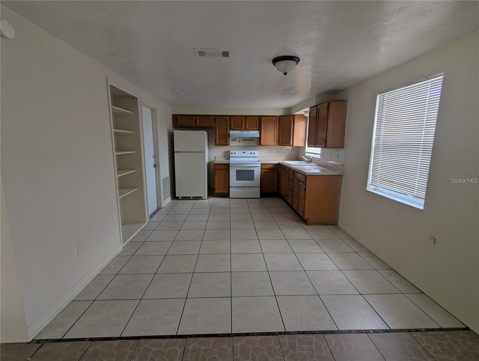 TAHITIAN HOMES - Residential Lease