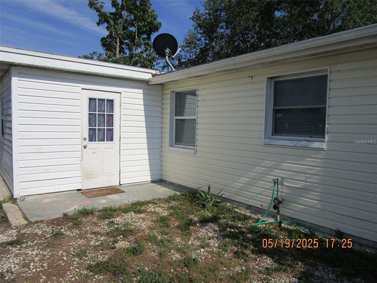 TAHITIAN HOMES - Residential Lease