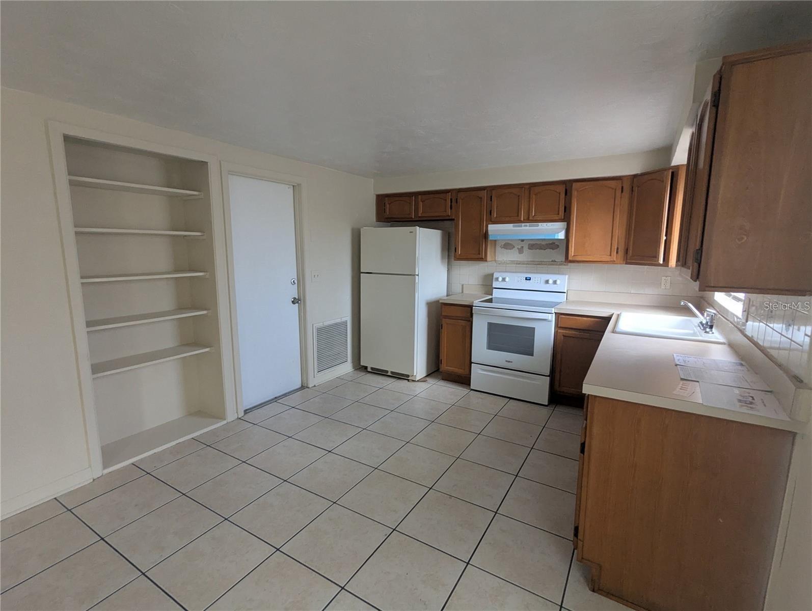 TAHITIAN HOMES - Residential Lease