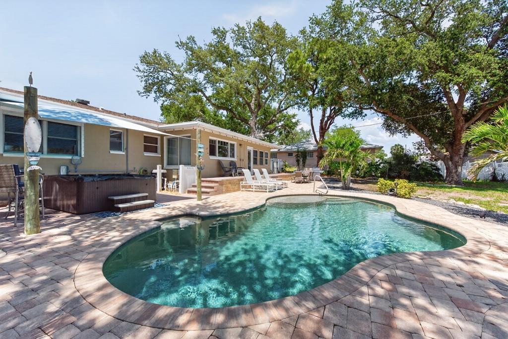 BAYVIEW ESTATES OF INDIAN ROCKS 5TH ADD - Residential