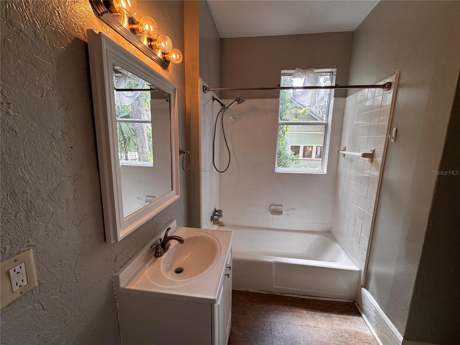 SMOCKS REDIV - Residential Lease