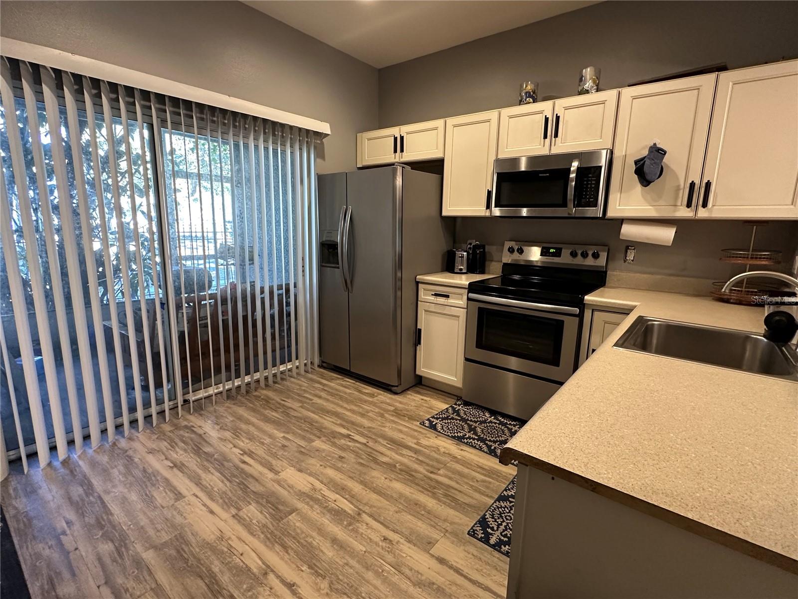 KINGS LAKE TWNHMS - Residential