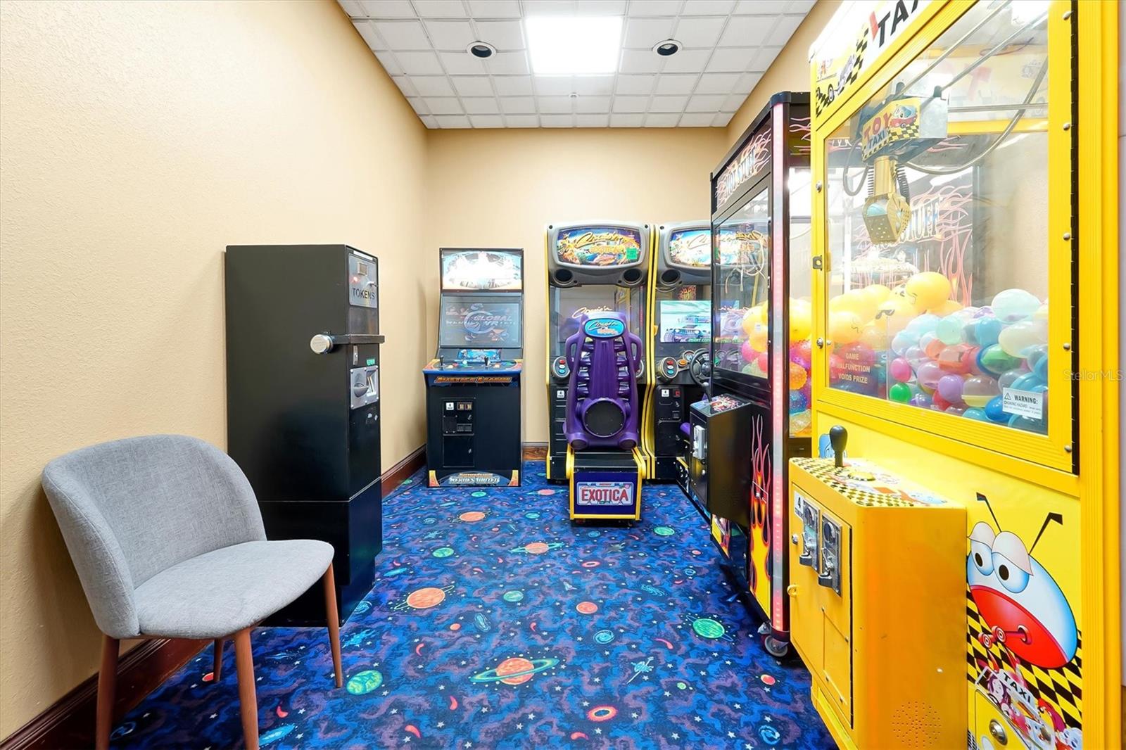 8303 RESORT - Residential