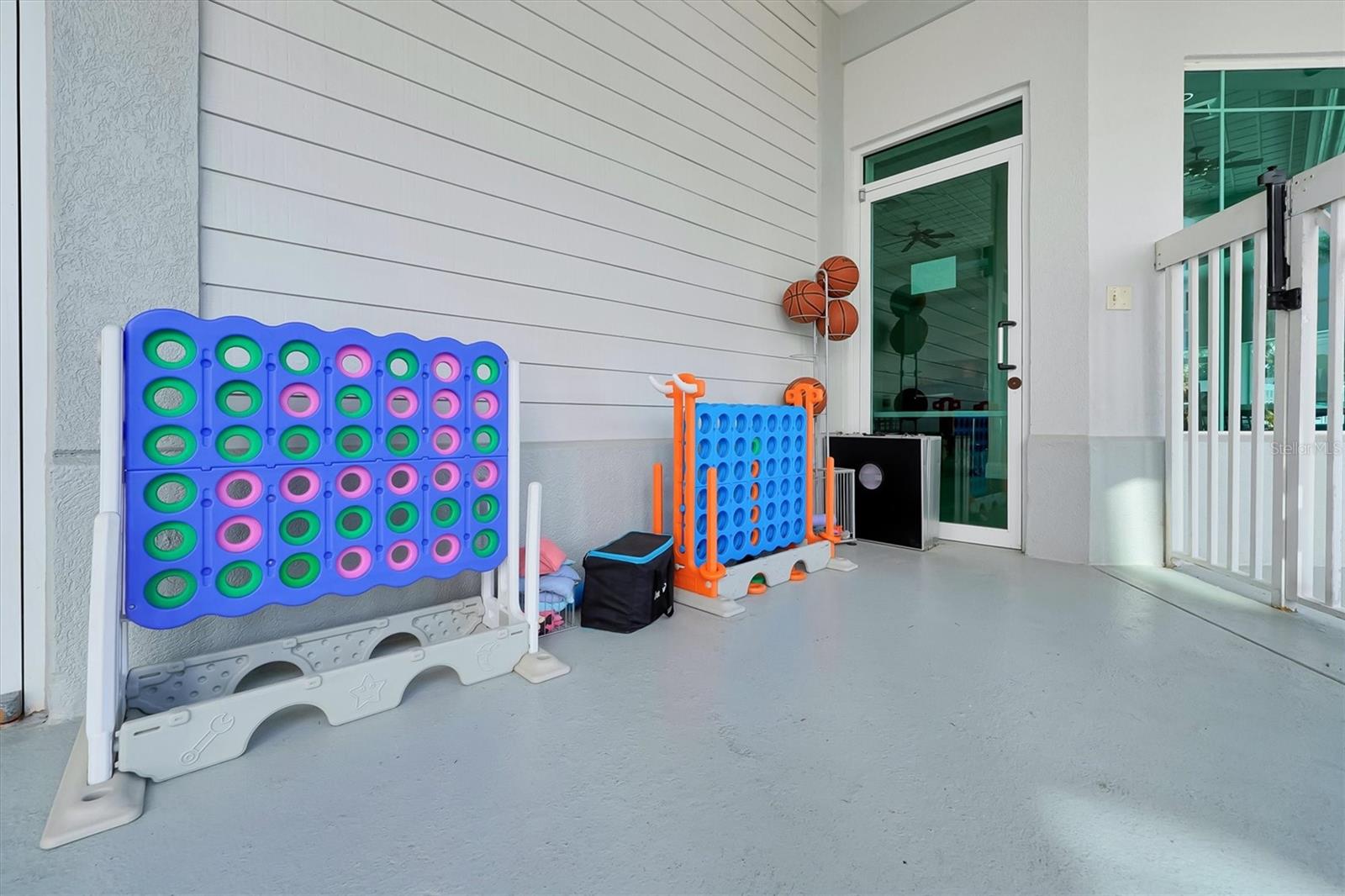 8303 RESORT - Residential