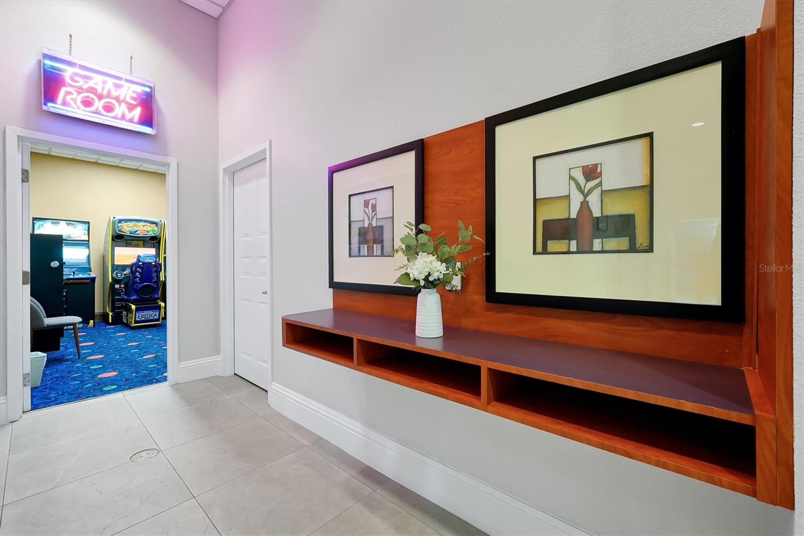 8303 RESORT - Residential