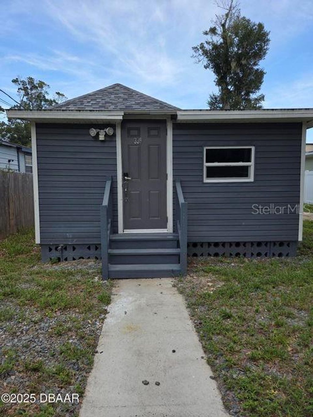 Photo of 339 Maple Street, Daytona Beach, FL 32114 (MLS # G5089023)