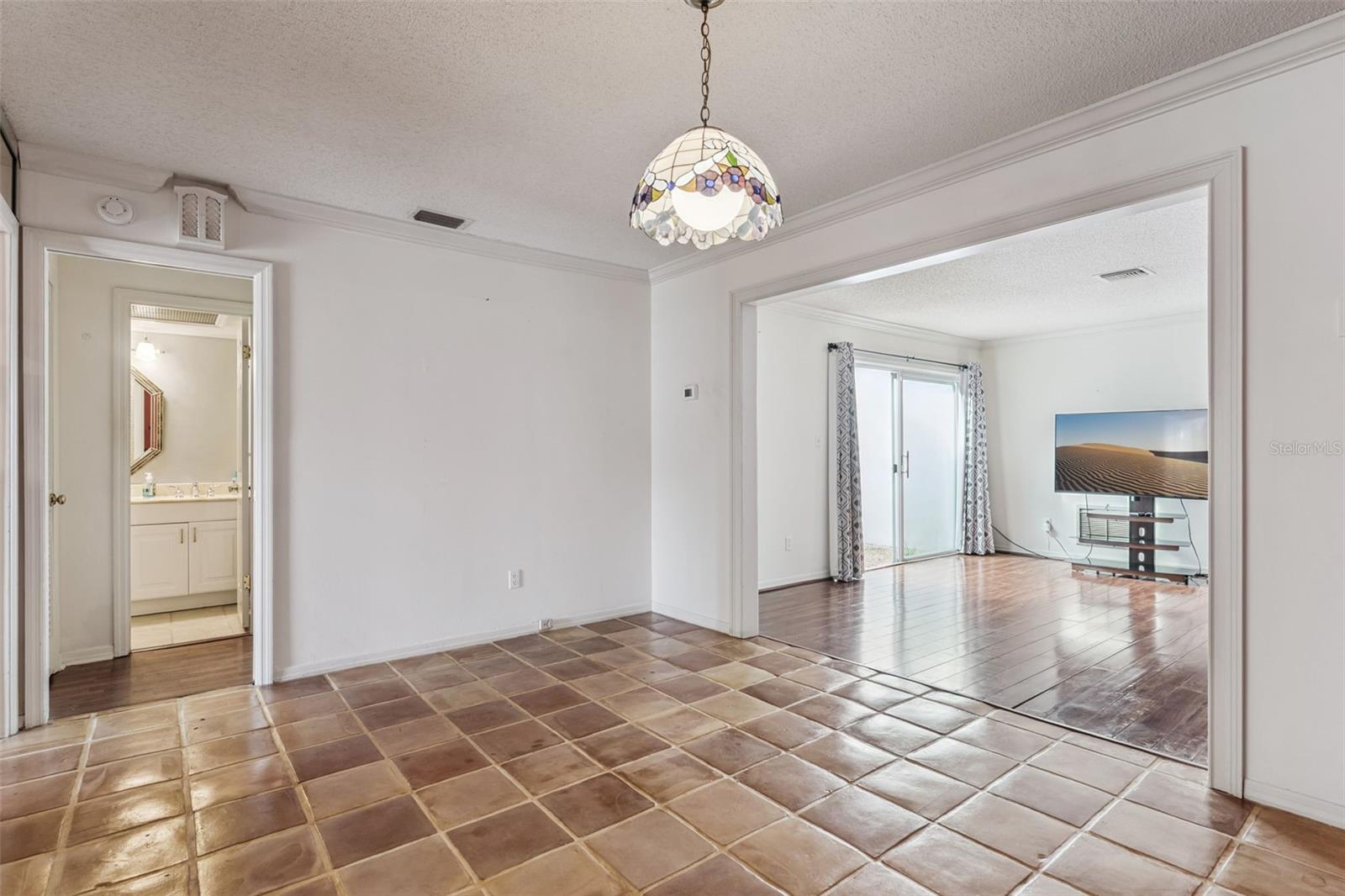 COUNTRY CLUB TWNHS WEST - Residential