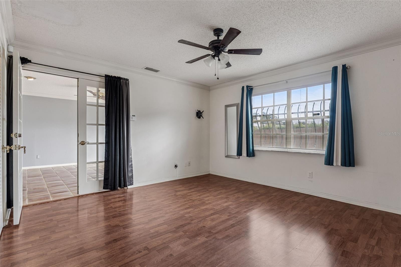 COUNTRY CLUB TWNHS WEST - Residential