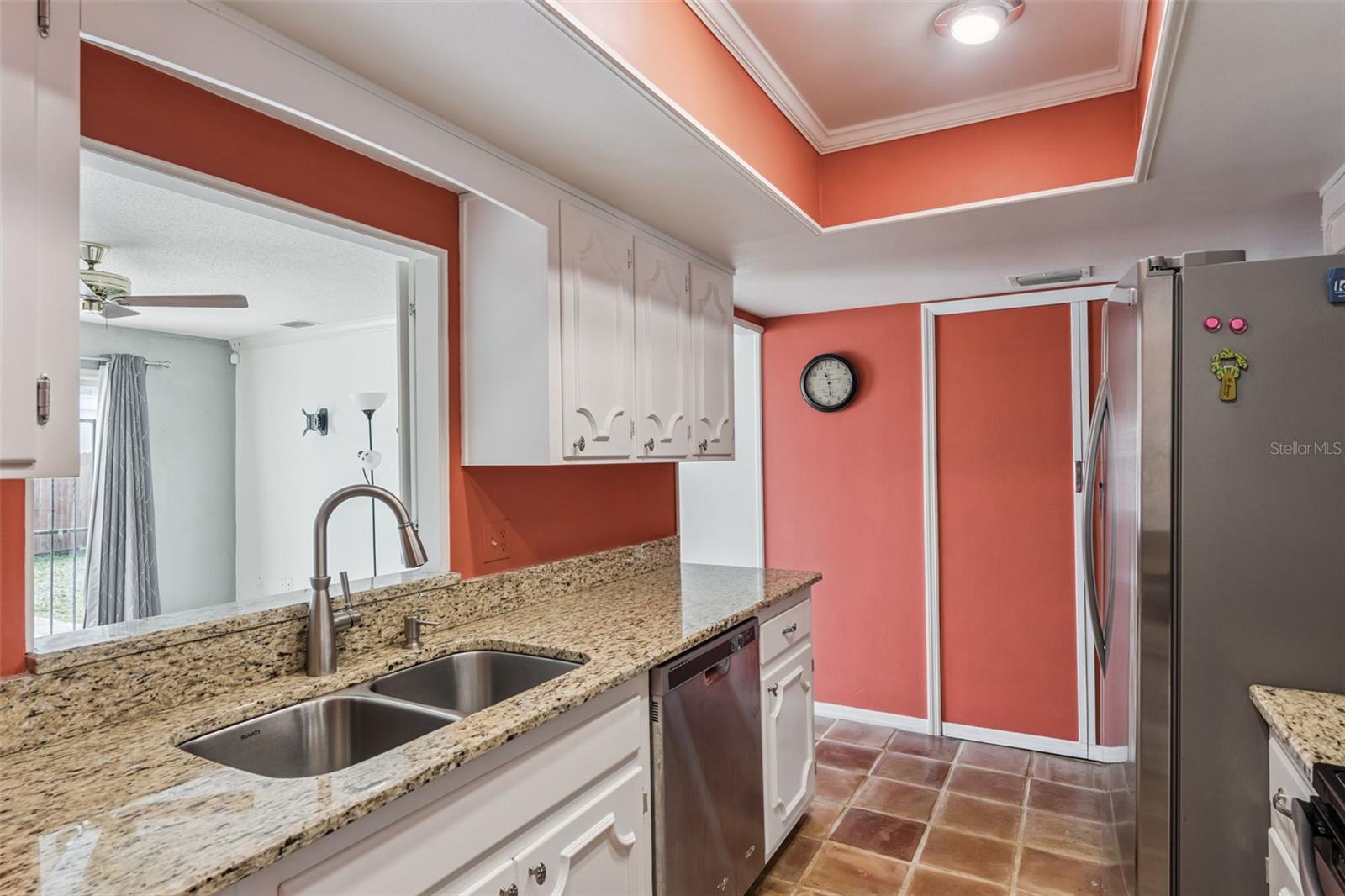 COUNTRY CLUB TWNHS WEST - Residential