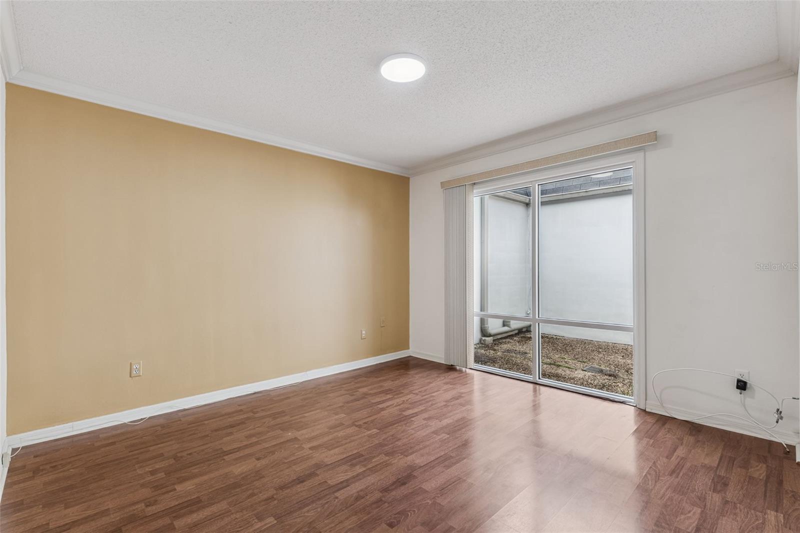 COUNTRY CLUB TWNHS WEST - Residential