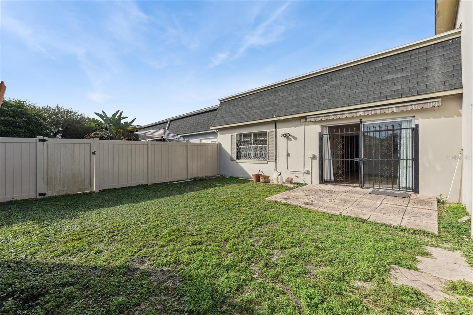 COUNTRY CLUB TWNHS WEST - Residential