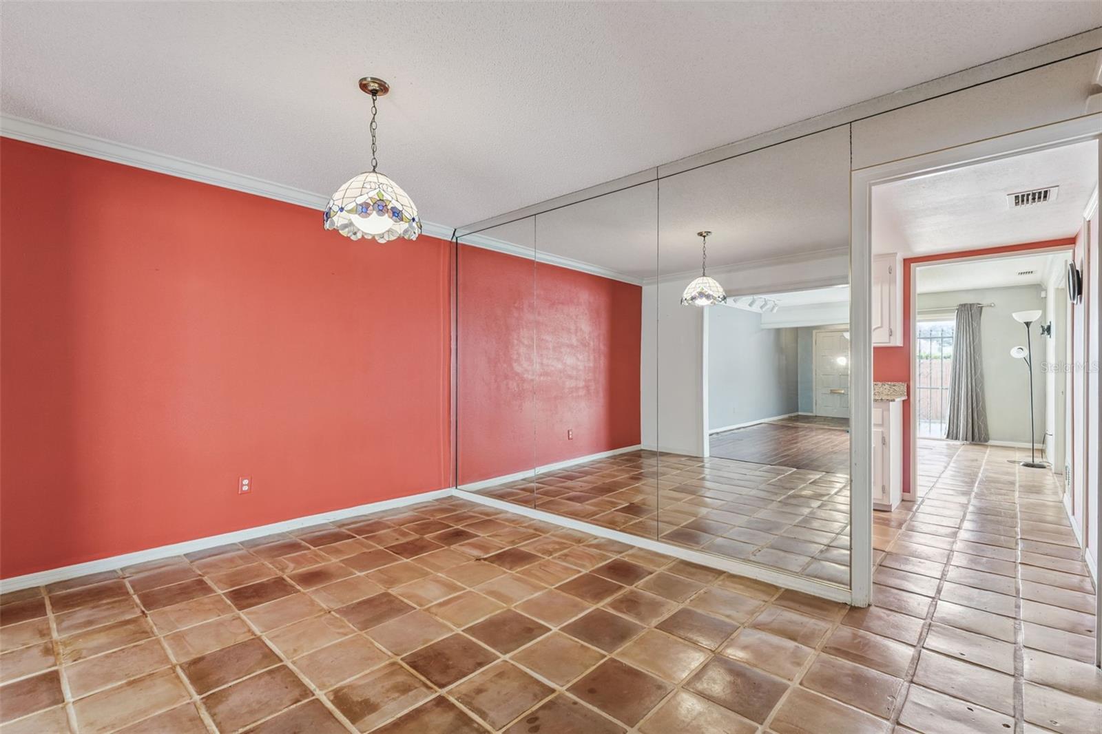 COUNTRY CLUB TWNHS WEST - Residential