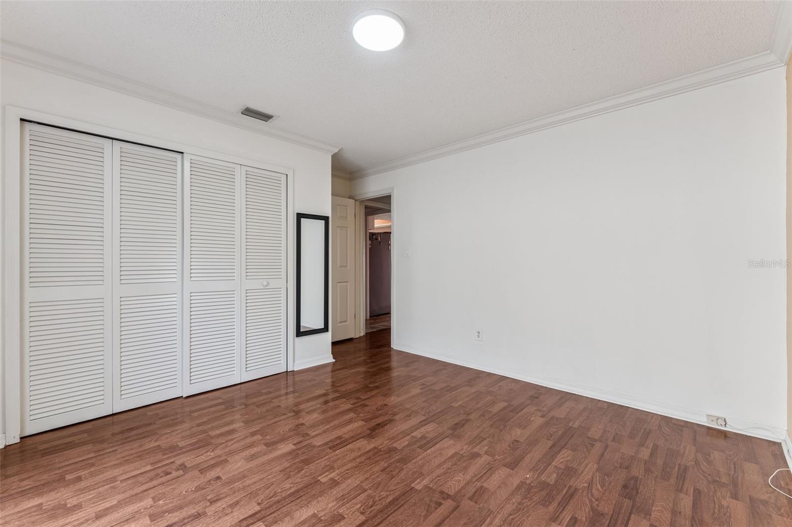 COUNTRY CLUB TWNHS WEST - Residential