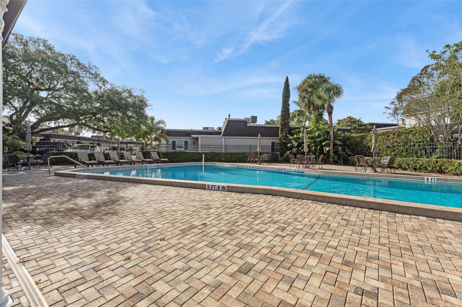 COUNTRY CLUB TWNHS WEST - Residential