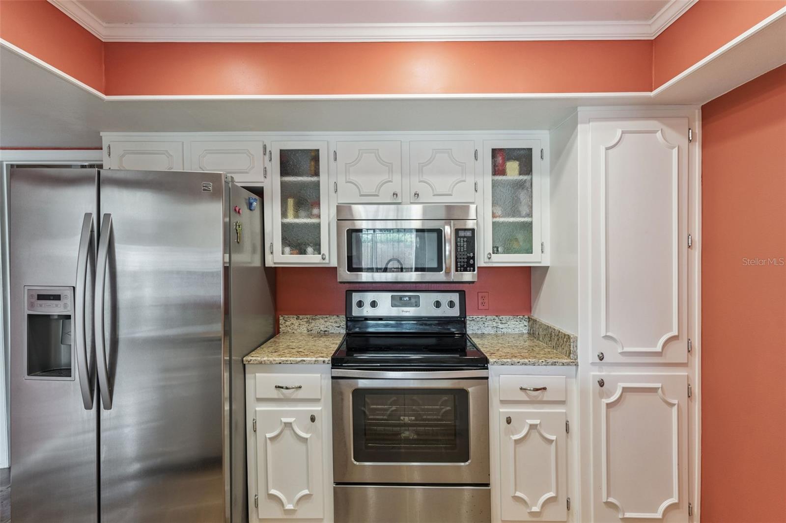 COUNTRY CLUB TWNHS WEST - Residential