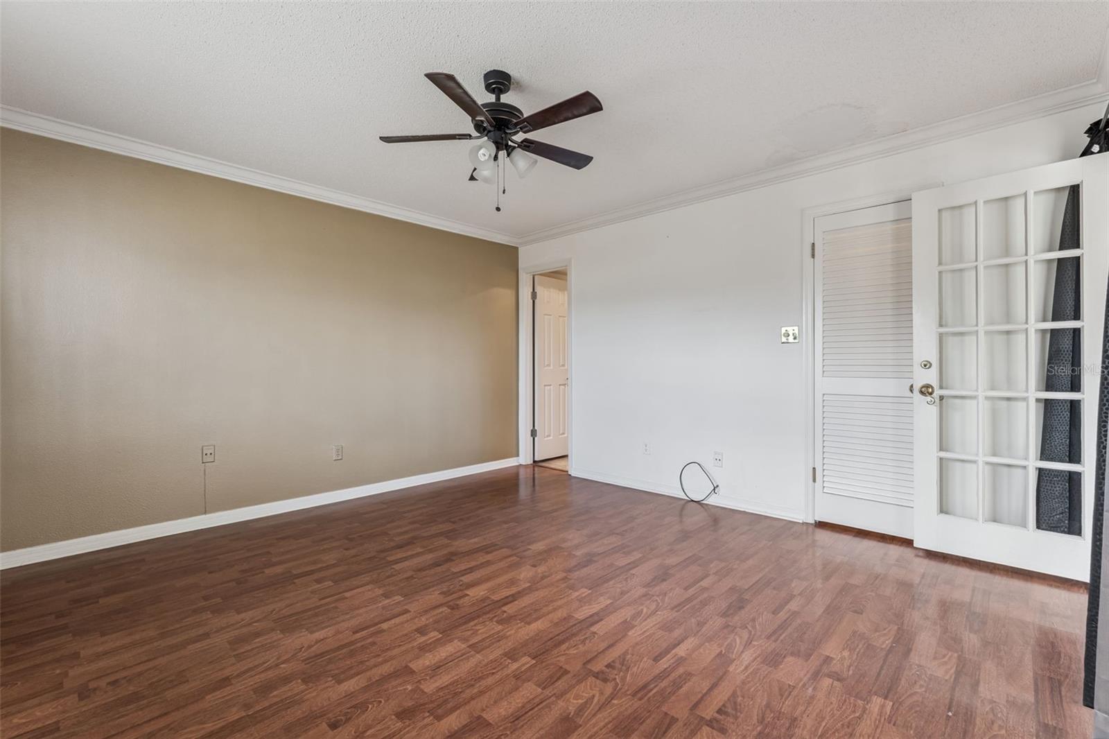 COUNTRY CLUB TWNHS WEST - Residential