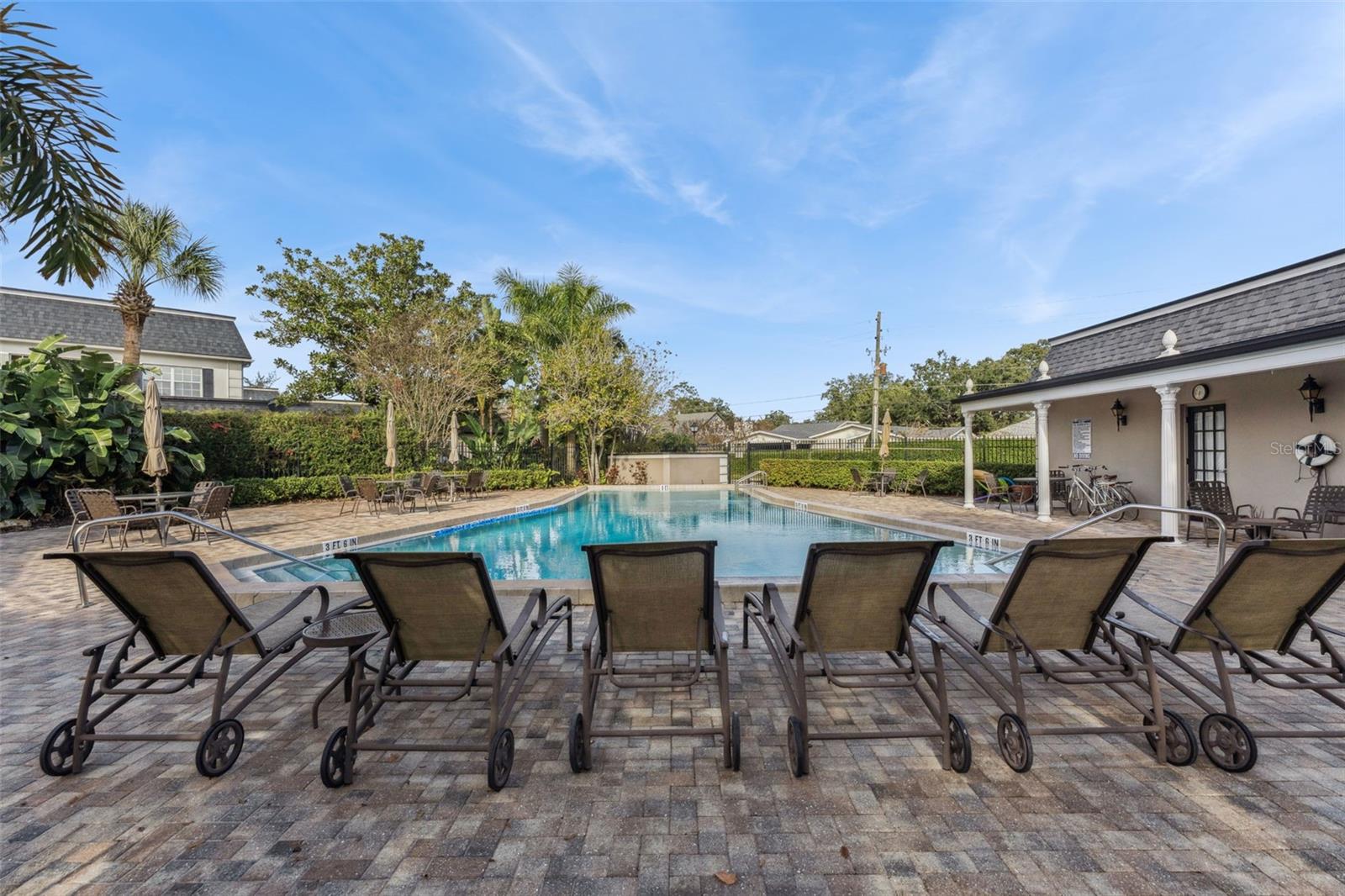 COUNTRY CLUB TWNHS WEST - Residential