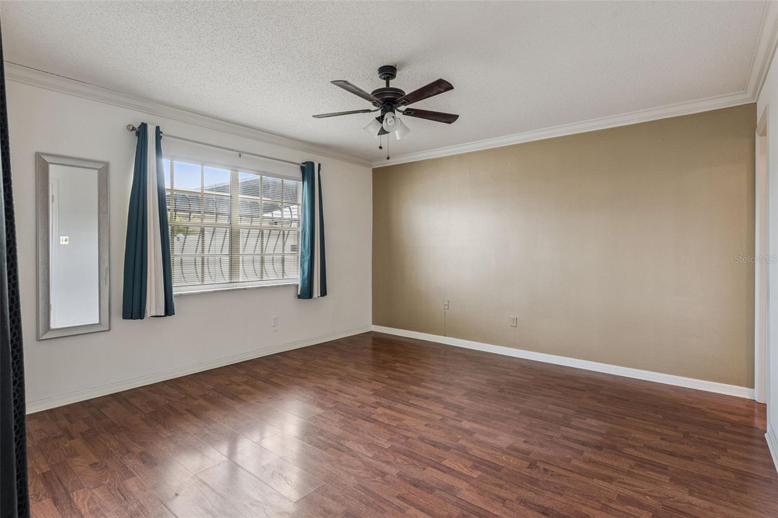 COUNTRY CLUB TWNHS WEST - Residential