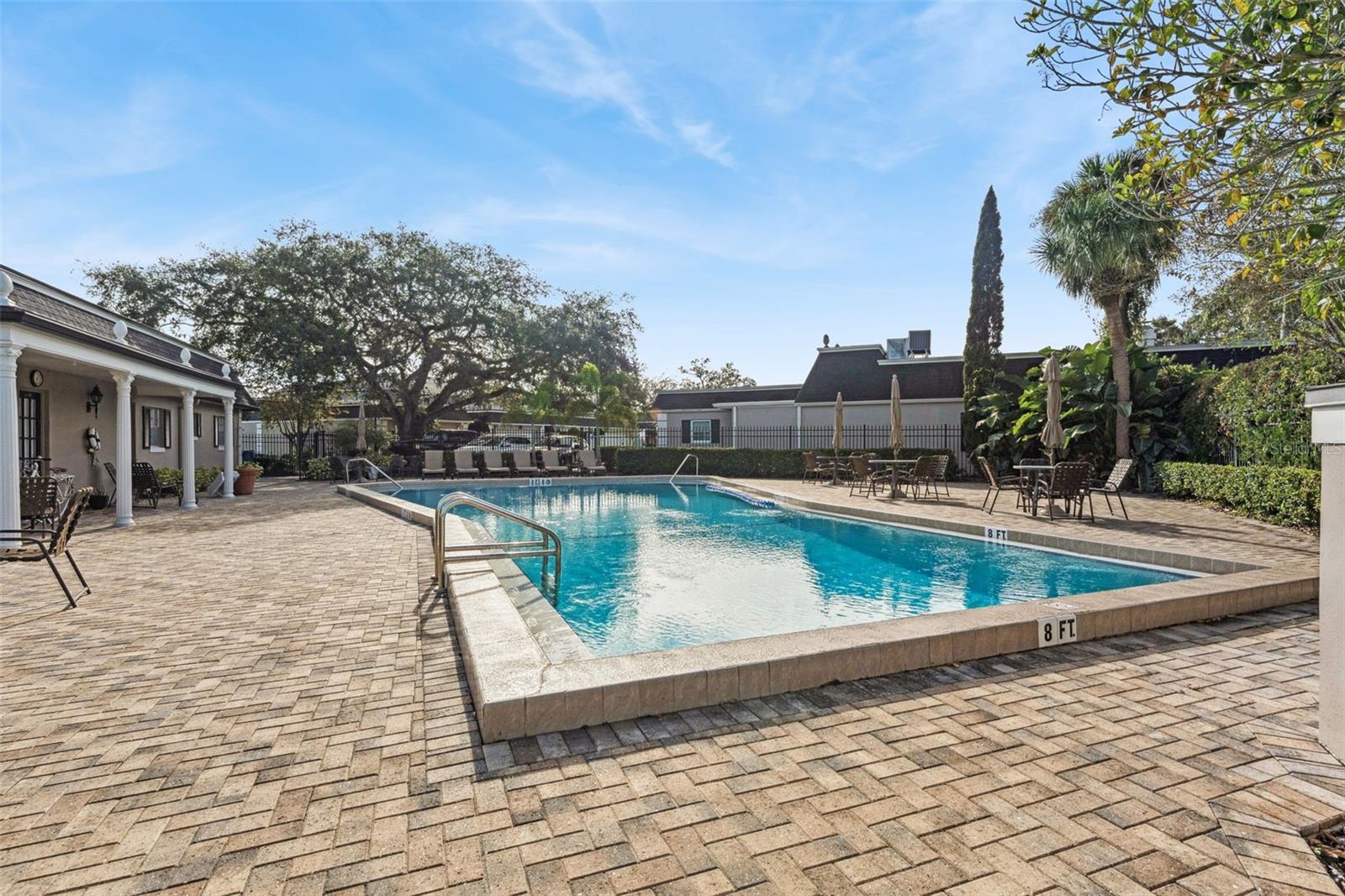 COUNTRY CLUB TWNHS WEST - Residential