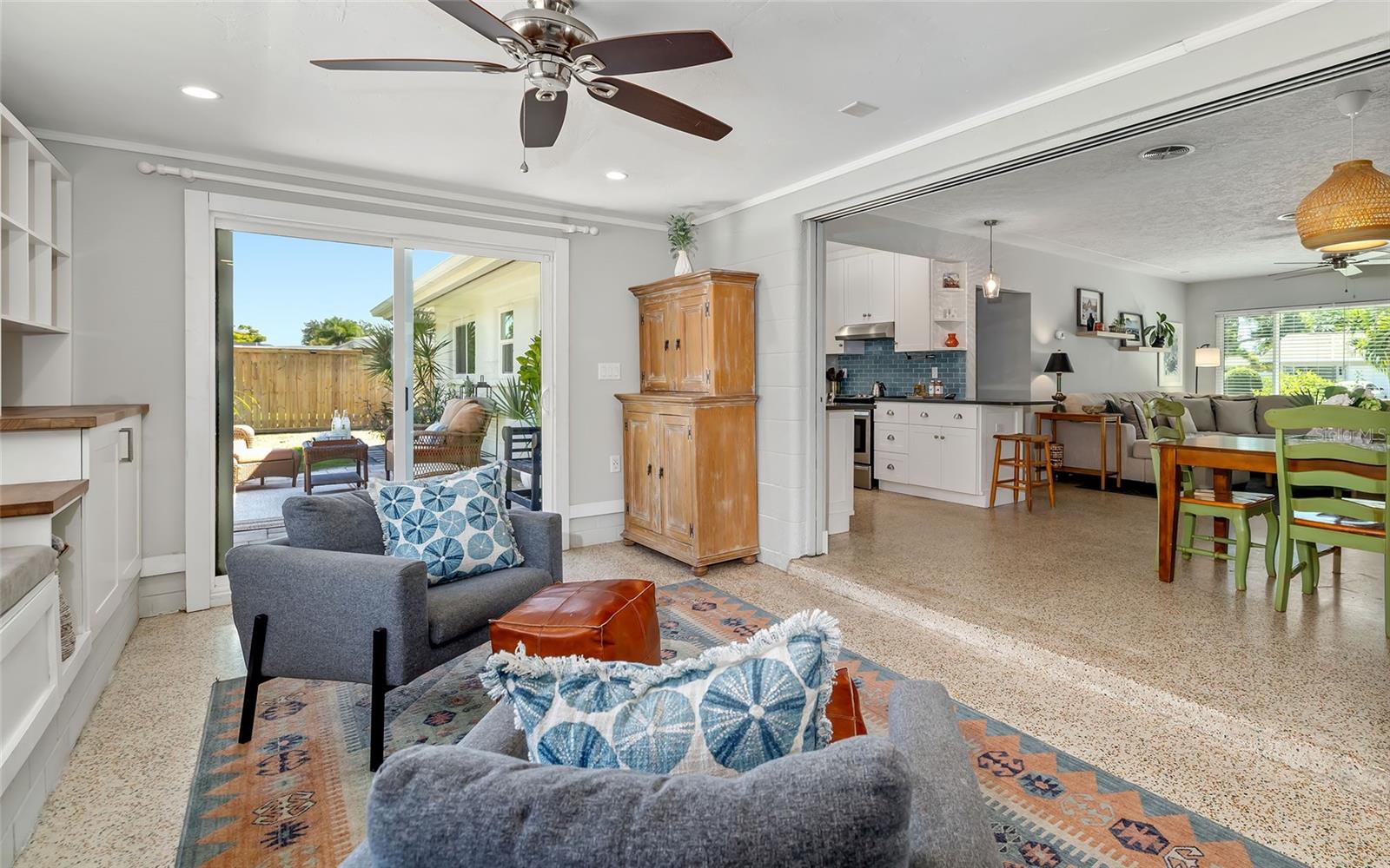 SOUTH GATE - Residential