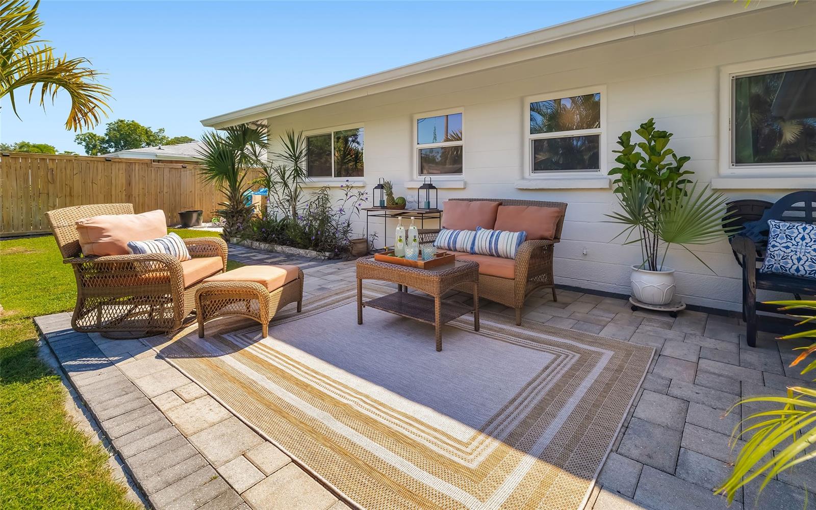 SOUTH GATE - Residential