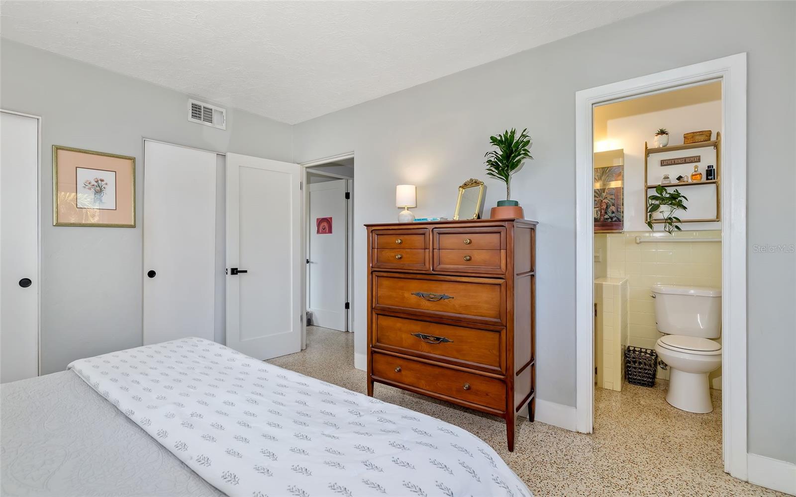 SOUTH GATE - Residential