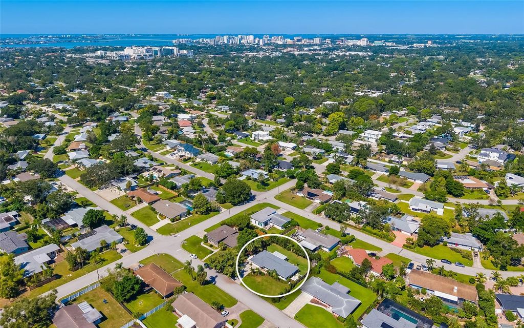 Photo of 2609 Hibiscus Street, Sarasota, FL 34239 (MLS # A4667289)