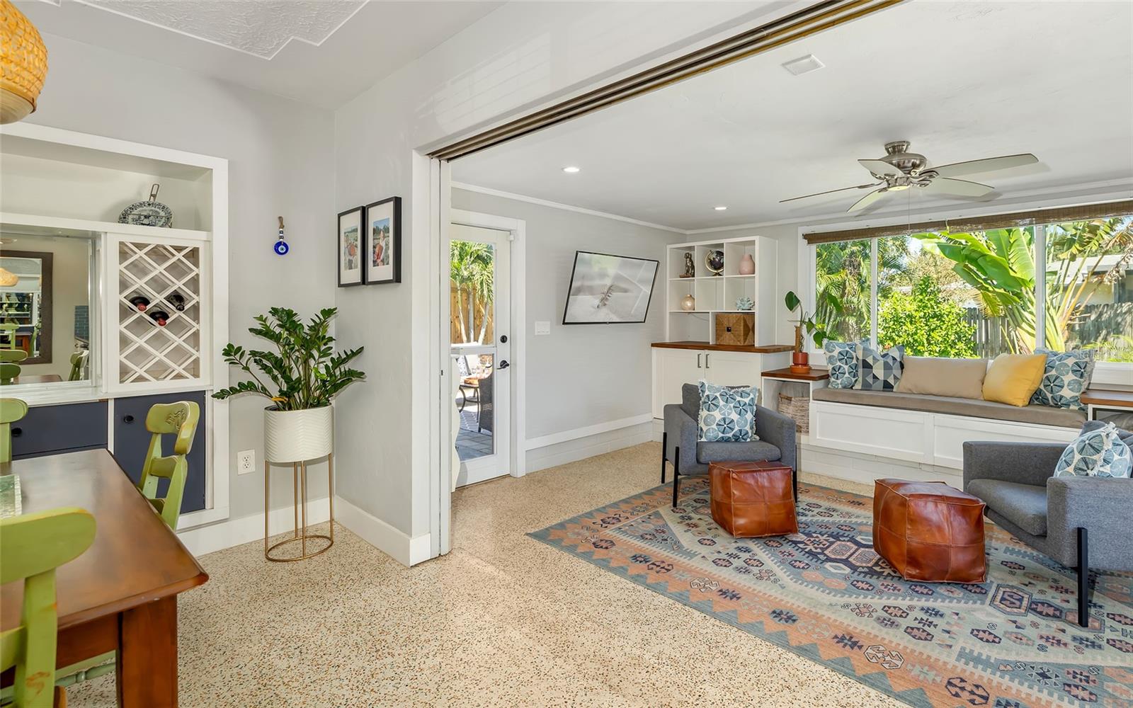SOUTH GATE - Residential