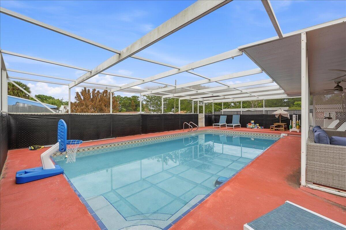 ELOISE WOODS EAST LAKE MARIAM UNIT - Residential
