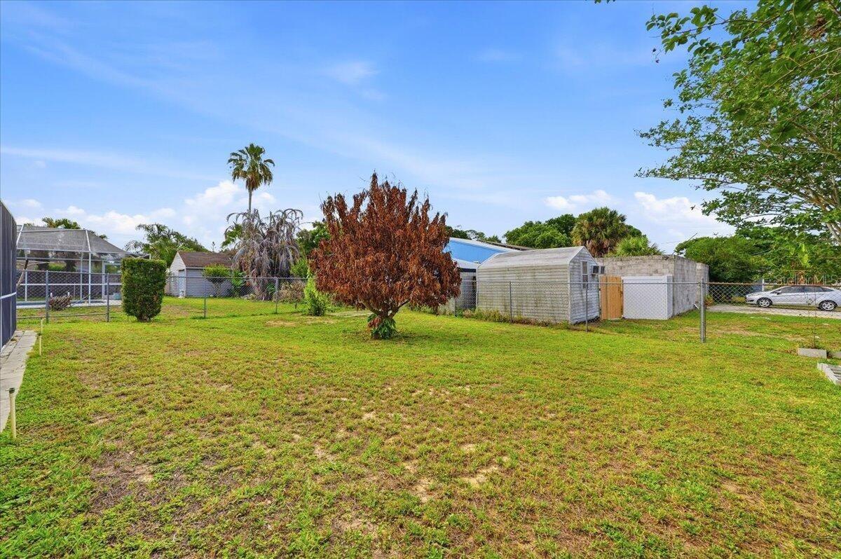 ELOISE WOODS EAST LAKE MARIAM UNIT - Residential