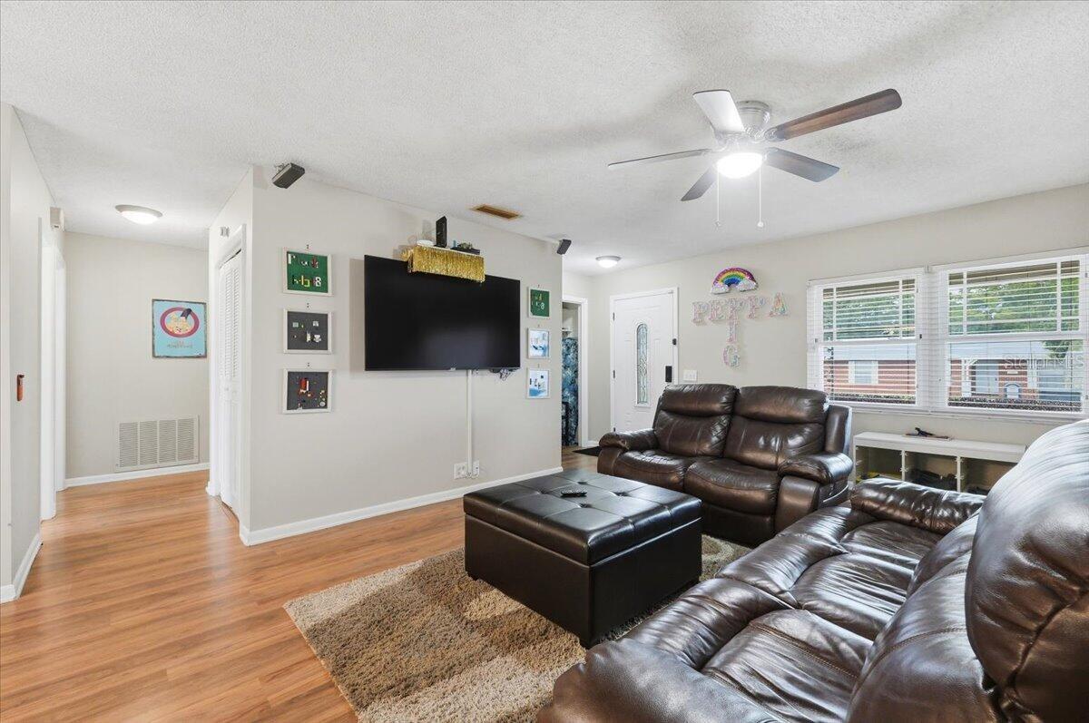 ELOISE WOODS EAST LAKE MARIAM UNIT - Residential