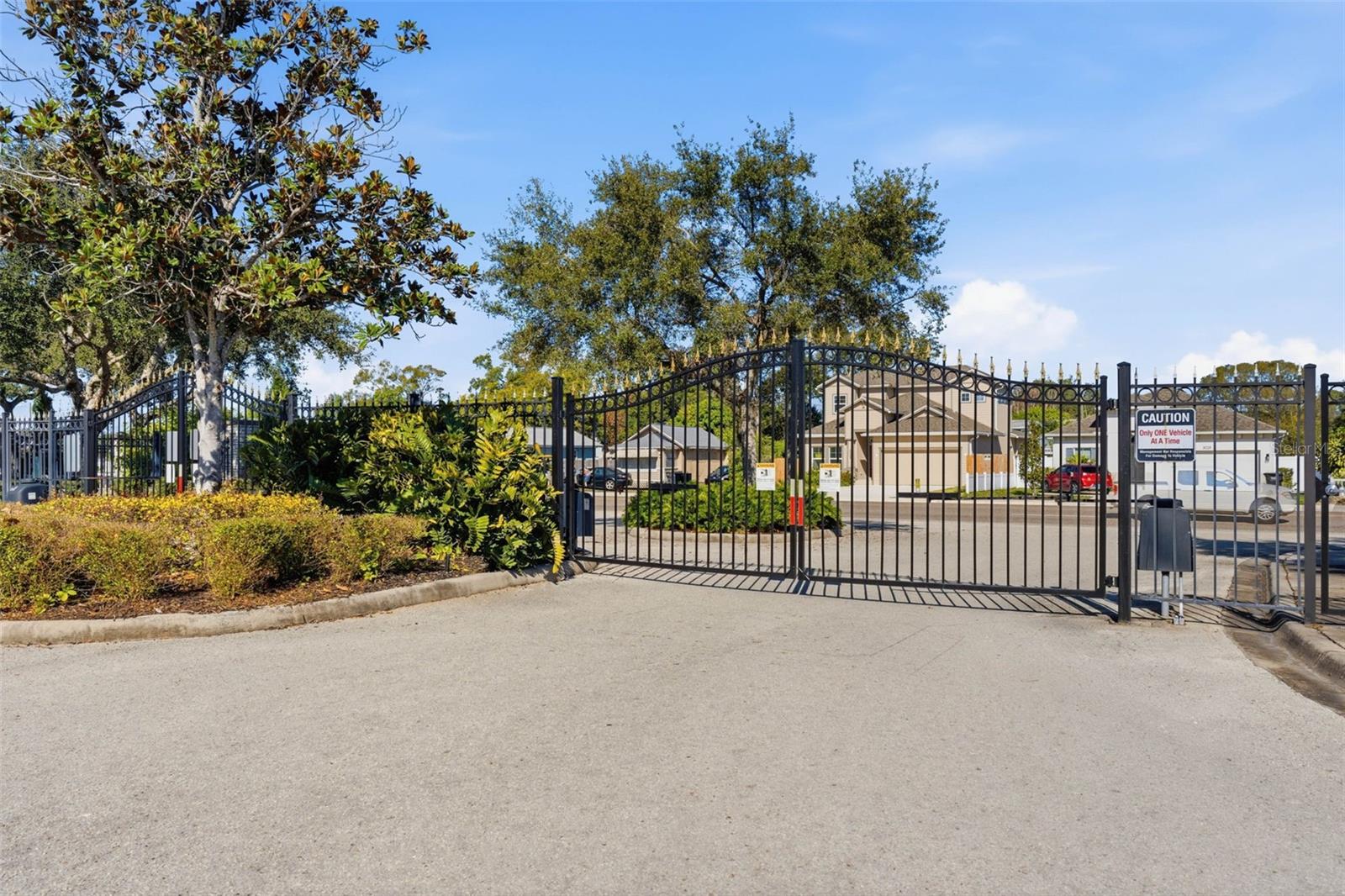 HERITAGE OAKS TWNHMS - Residential