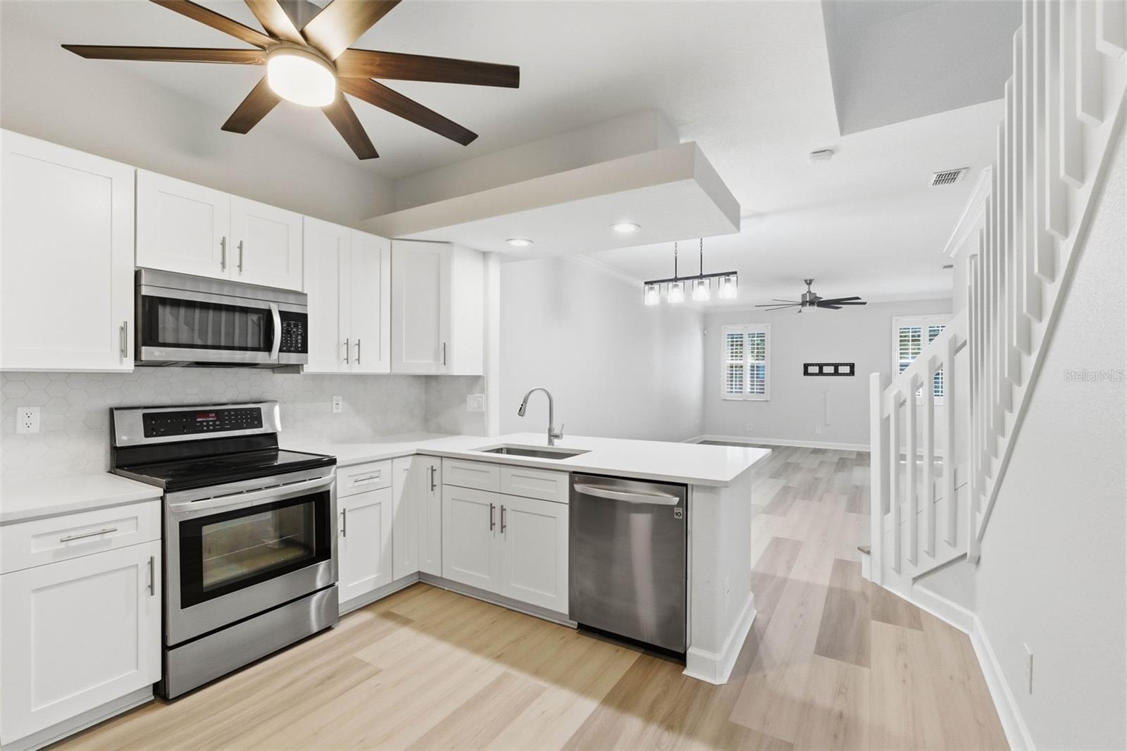 HERITAGE OAKS TWNHMS - Residential