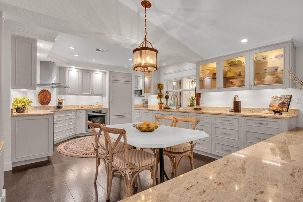 1184 WEYBRIDGE LANE