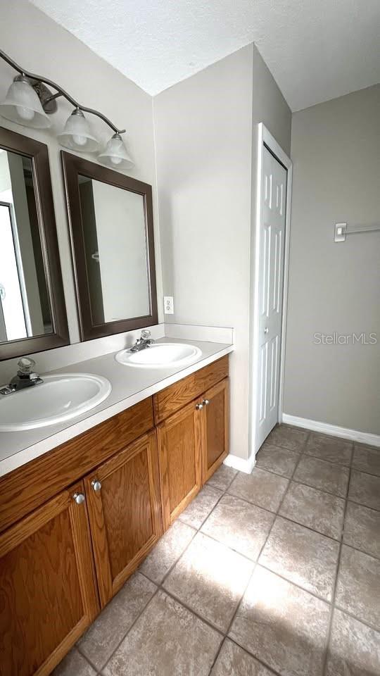 CASA BLANCA - Residential Lease