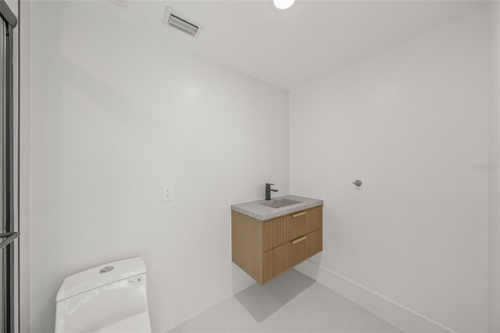 0079 - DESOTO TERRACE - Residential Lease