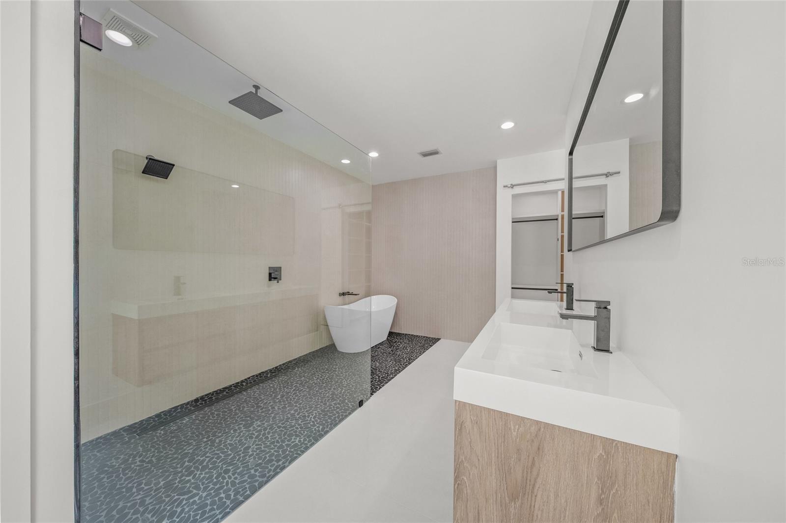 0079 - DESOTO TERRACE - Residential Lease