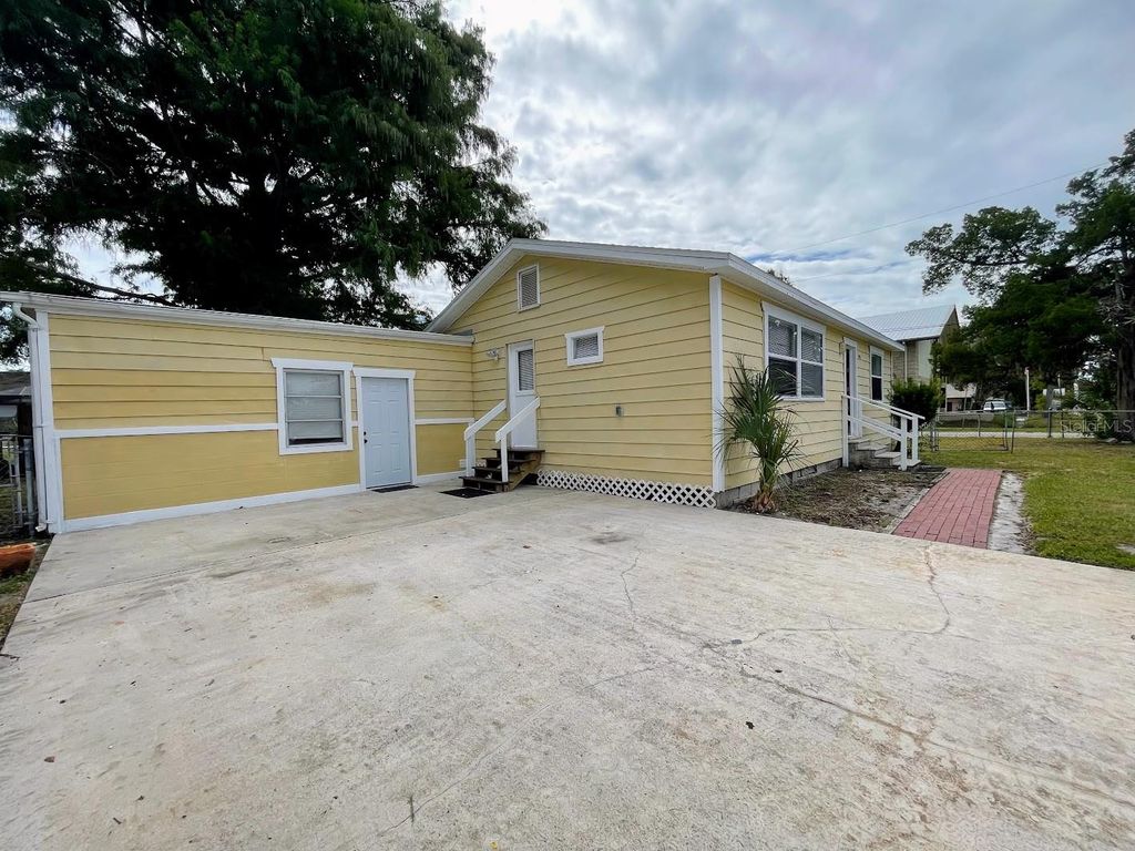 Photo of 901 Woodlawn Street, Clearwater, FL 33756 (MLS # TB8435654)